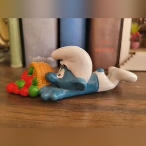 Vintage Clumsy Smurf With Fruit Basket Figurine